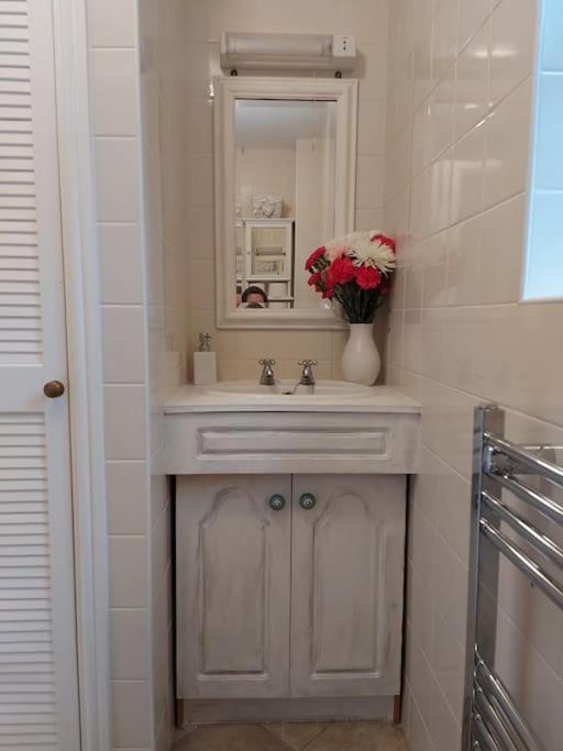 Cheerful, Cosy, One Bedroom Home With Patio And Parking Νιούμπερι Εξωτερικό φωτογραφία