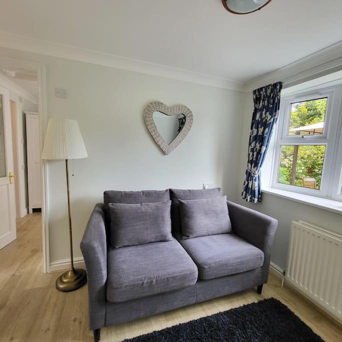 Cheerful, Cosy, One Bedroom Home With Patio And Parking Νιούμπερι Εξωτερικό φωτογραφία