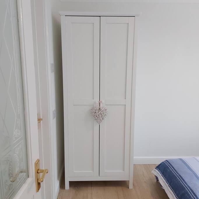 Cheerful, Cosy, One Bedroom Home With Patio And Parking Νιούμπερι Εξωτερικό φωτογραφία