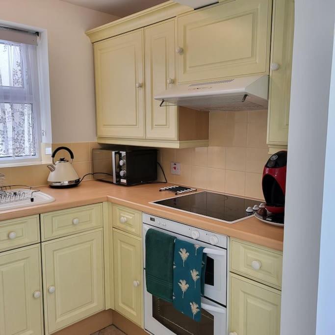 Cheerful, Cosy, One Bedroom Home With Patio And Parking Νιούμπερι Εξωτερικό φωτογραφία